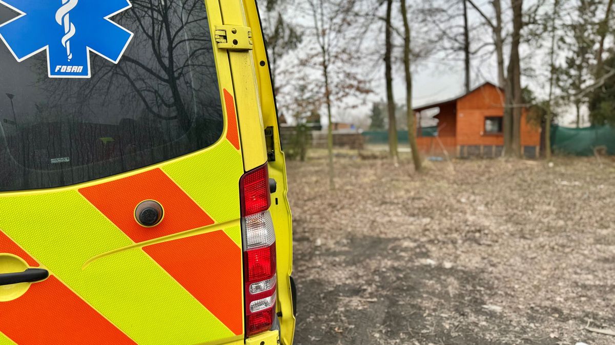 Dva školáci si ustřihli prsty elektrickými zahradními nůžkami